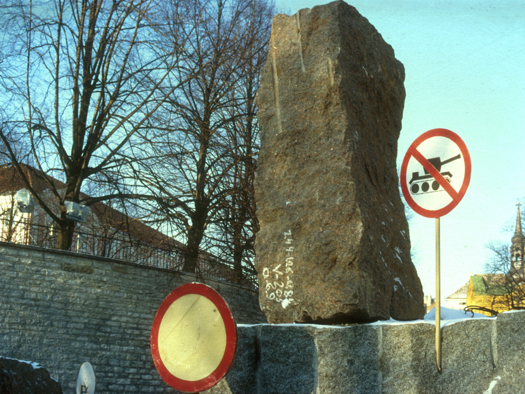Den andra februari 1991 var ett dramatiskt nytt trafikmärke uppsatt vid infarten till Domberget: förbud att köra med stridsvagn!
