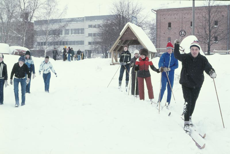 Start på Öjbergsutfärd 22.2.1977. I första ledet Fride Häggblom.